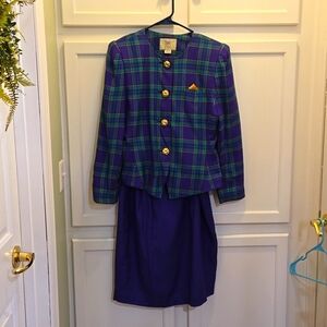 VINTAGE MID 80s 8Petite skirt suit purple green, excellent condition